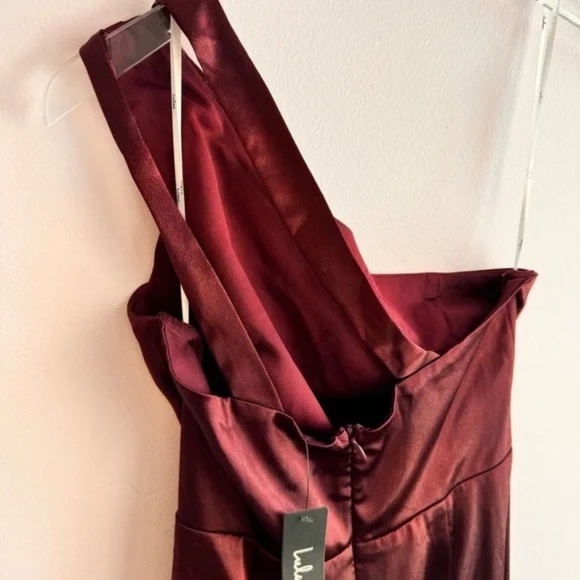NWT Lulus Burgundy Satin One-Shoulder Maxi Dress Bridesmaid Wedding Guest - Picture 8 of 8
